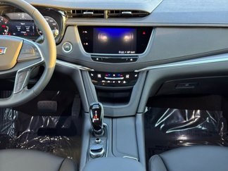 New 2025 Cadillac XT5 Luxury image 1