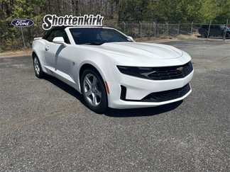 Used 2023 Chevrolet Camaro LT image 1