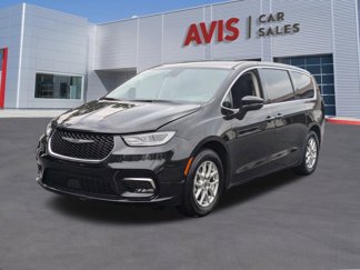 Used 2023 Chrysler Pacifica Touring-L image 1