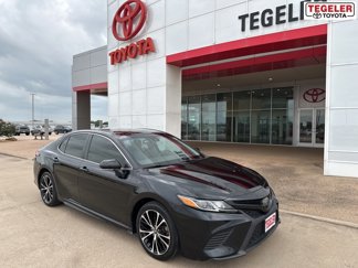 Used 2018 Toyota Camry SE image 1