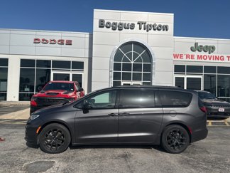 Used 2021 Chrysler Pacifica Touring w/ S Appearance Package image 1