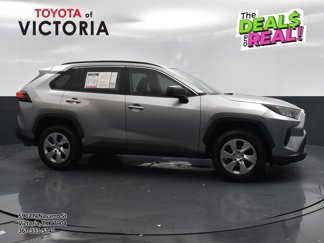 Used 2021 Toyota RAV4 LE image 1