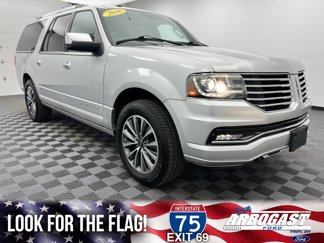 Used 2016 Lincoln Navigator L Select image 1