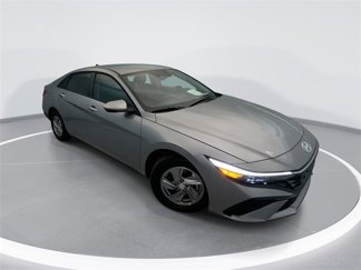 Used 2025 Hyundai Elantra SE video 1