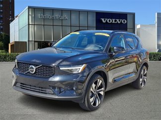 Used 2024 Volvo XC40 B5 Plus image 1