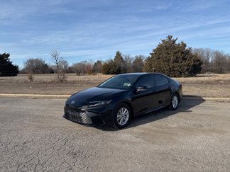 Used 2025 Toyota Camry LE image 1
