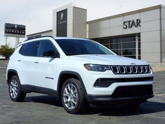 Used 2022 Jeep Compass Latitude image 1