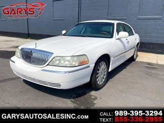 Used 2003 Lincoln Town Car Executive image 1