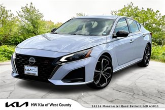 Used 2024 Nissan Altima 2.5 SR image 1