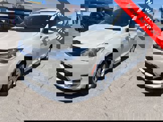 Used 2017 Chrysler Pacifica Touring-L Plus image 1