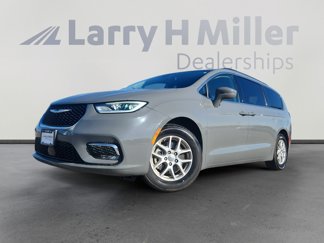 Certified 2022 Chrysler Pacifica Touring-L image 1