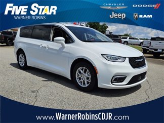Used 2022 Chrysler Pacifica Touring-L image 1