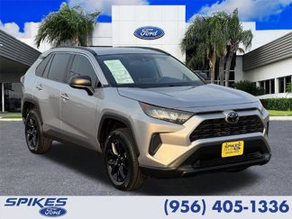 Used 2021 Toyota RAV4 LE image 1