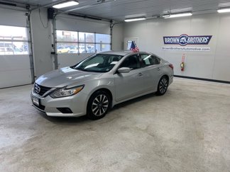 Used 2017 Nissan Altima 2.5 SV image 1