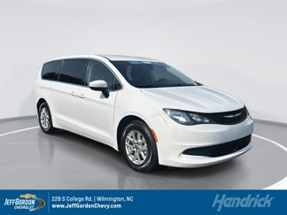 Used 2022 Chrysler Voyager LX image 1
