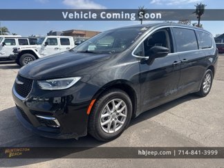 Used 2023 Chrysler Pacifica Touring-L image 1