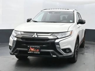 Used 2020 Mitsubishi Outlander LE image 1