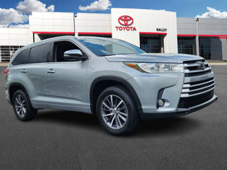 Used 2017 Toyota Highlander XLE image 1