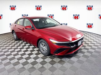 New 2025 Hyundai Elantra SE image 1