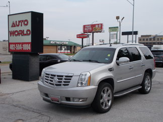 Used 2011 Cadillac Escalade AWD image 1