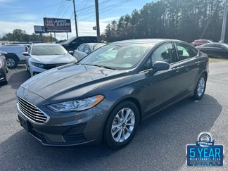 Used 2020 Ford Fusion SE image 1