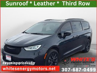 Used 2021 Chrysler Pacifica Limited w/ S Appearance Package image 1