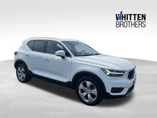 Used 2020 Volvo XC40 T5 Momentum image 1