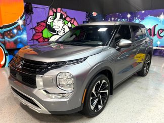 Used 2022 Mitsubishi Outlander SE image 1
