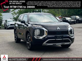 Used 2022 Mitsubishi Outlander SE image 1
