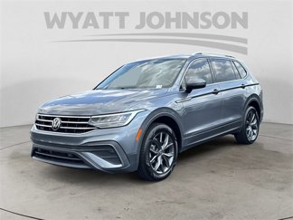 Used 2022 Volkswagen Tiguan SE image 1