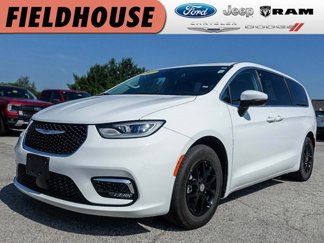 Used 2023 Chrysler Pacifica Touring-L image 1