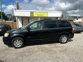 Used 2008 Chrysler Town & Country Touring image 1