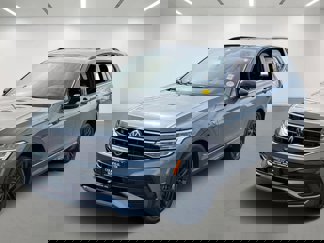 Used 2022 Volkswagen Tiguan SE R-Line image 1