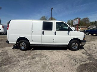 Used 2022 GMC Savana 2500 image 1