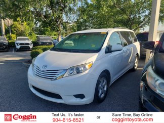 Used 2017 Toyota Sienna LE image 1