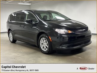 Used 2022 Chrysler Voyager LX image 1