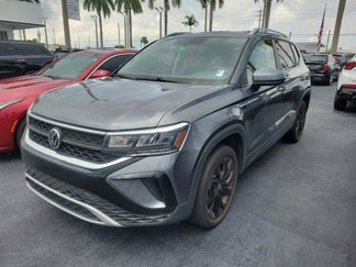Used 2022 Volkswagen Taos SE w/ Panoramic Sunroof Package image 1