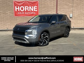 Used 2024 Mitsubishi Outlander SE image 1