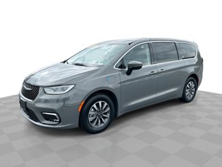 Used 2023 Chrysler Pacifica Touring-L image 1