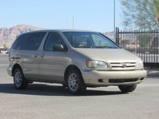 Used 2000 Toyota Sienna CE image 1