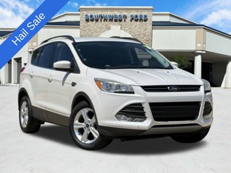 Used 2016 Ford Escape SE w/ Equipment Group 201A image 1