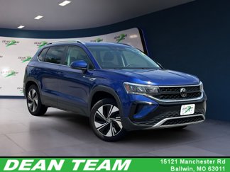 Certified 2024 Volkswagen Taos SE image 1