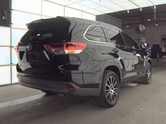 Used 2017 Toyota Highlander SE video 2