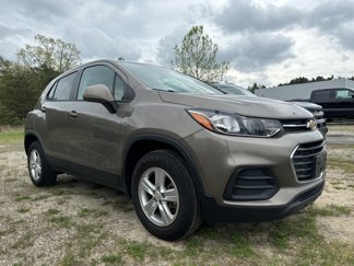 Used 2022 Chevrolet Trax LS w/ Tint and Cruise Package image 1
