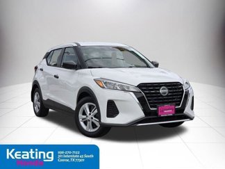 Used 2021 Nissan Kicks S image 1