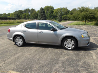 Used 2013 Dodge Avenger SE image 1