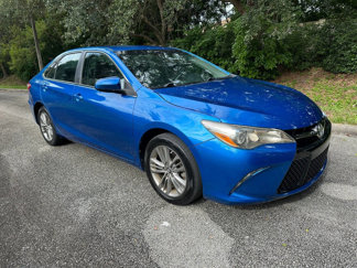 Used 2017 Toyota Camry SE image 1