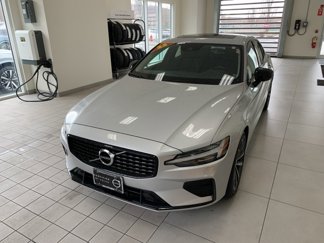 Certified 2022 Volvo S60 B5 Momentum w/ Climate Package image 1