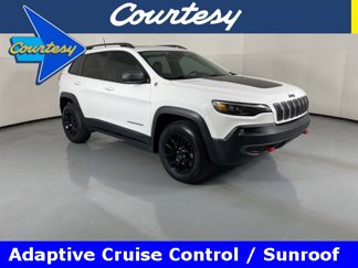 Used 2019 Jeep Cherokee Trailhawk image 1