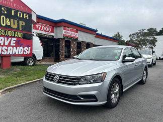 Used 2017 Volkswagen Passat 1.8T S image 1